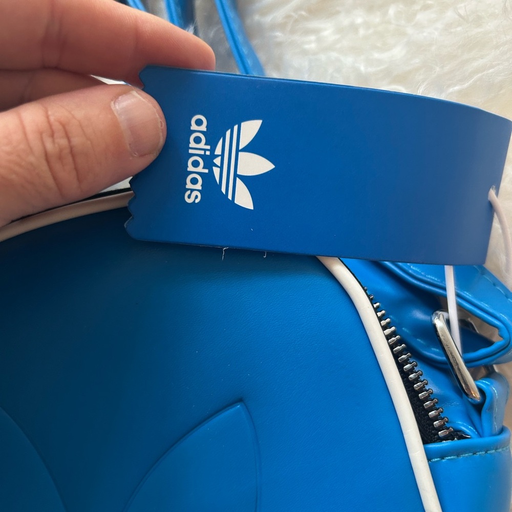 BNWT Adidas classic adicolor “leather” rare Blue Trefoil Crossbody women’s bag! - Picture 5 of 5